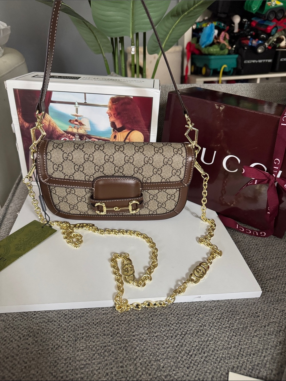 Gucci Brown Beige GG Canvas Shoulder Bag with Gold Chain - Picture 2 of 8